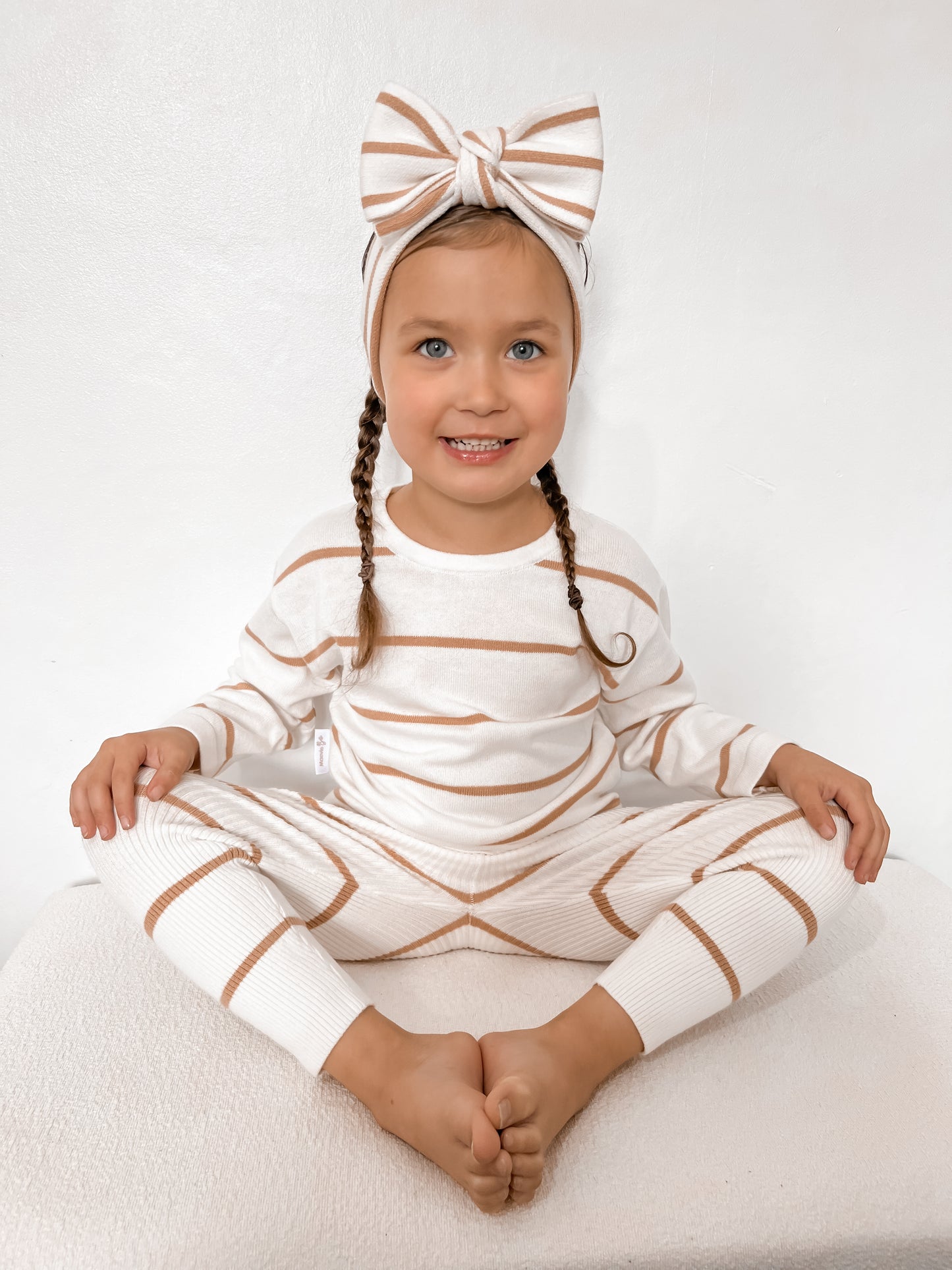 Chestnut stripe topknot